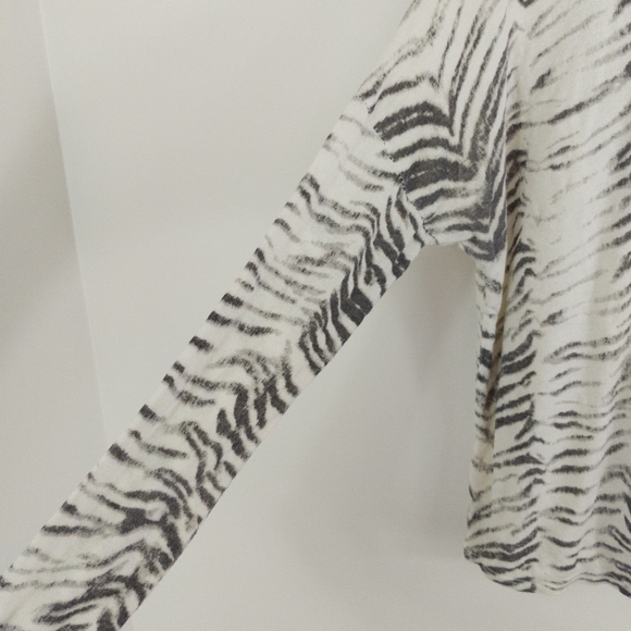Made In Italy Zebra Print Top Size Small - Picture 3 of 8